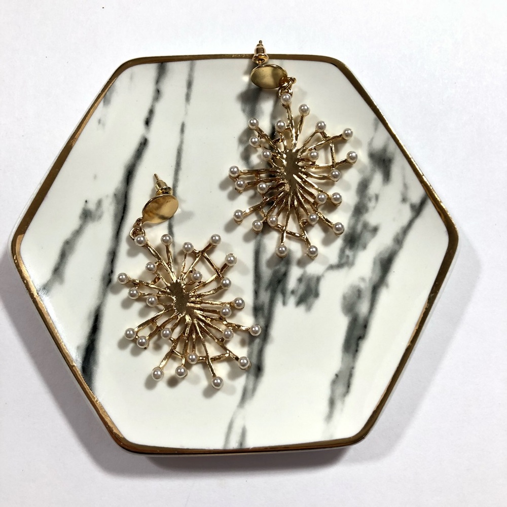 Erin Pearl Gold Cluster Stud Boutique Earrings - Picture 4 of 6